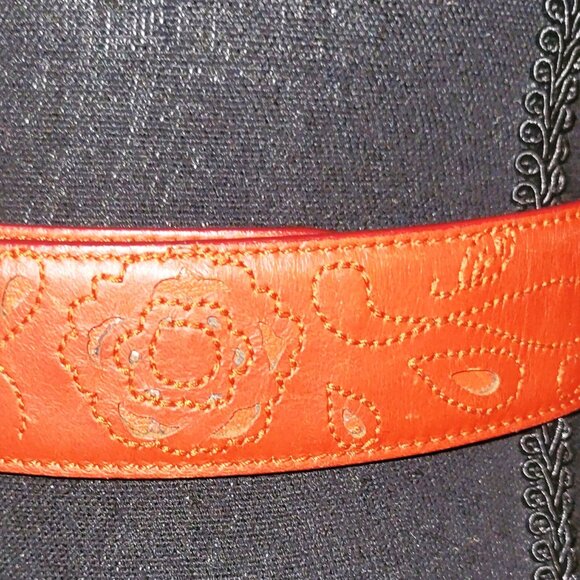 Ferragamo Unique Brown Floral Stitch Leather Belt - 80CM - Picture 3 of 5
